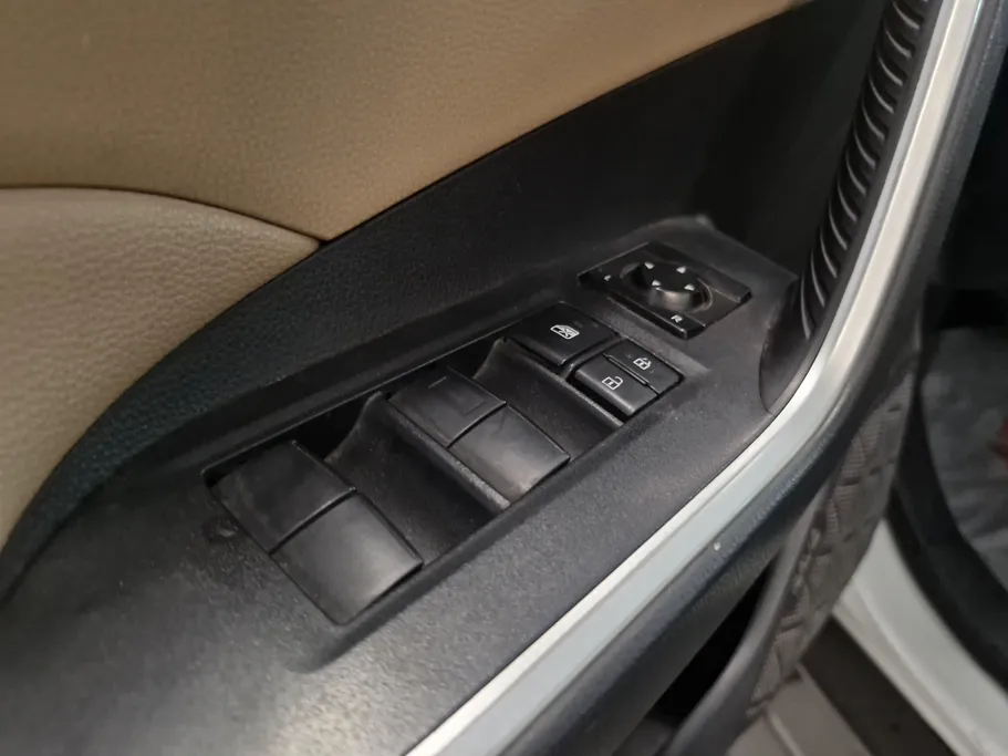 تويوتا راف فور LE 2019 