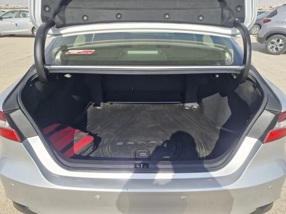 2022 Toyota Camry  LE HEV 