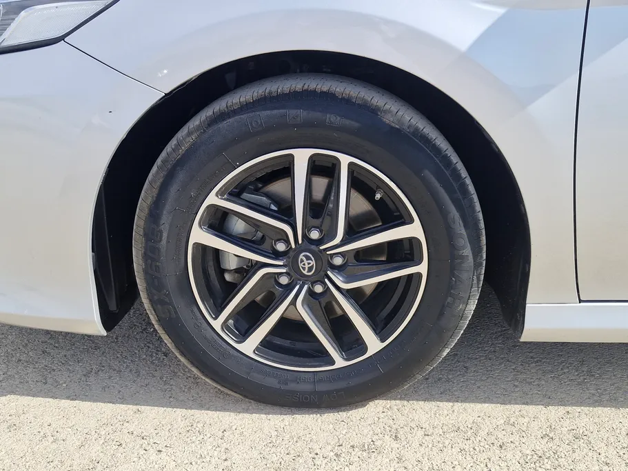 2022 Toyota Camry  LE HEV 