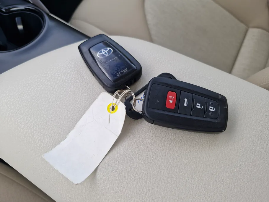 2022 Toyota Camry  LE HEV 