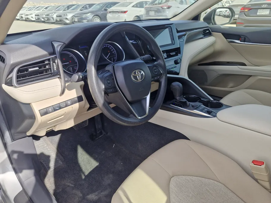 2022 Toyota Camry  LE HEV 