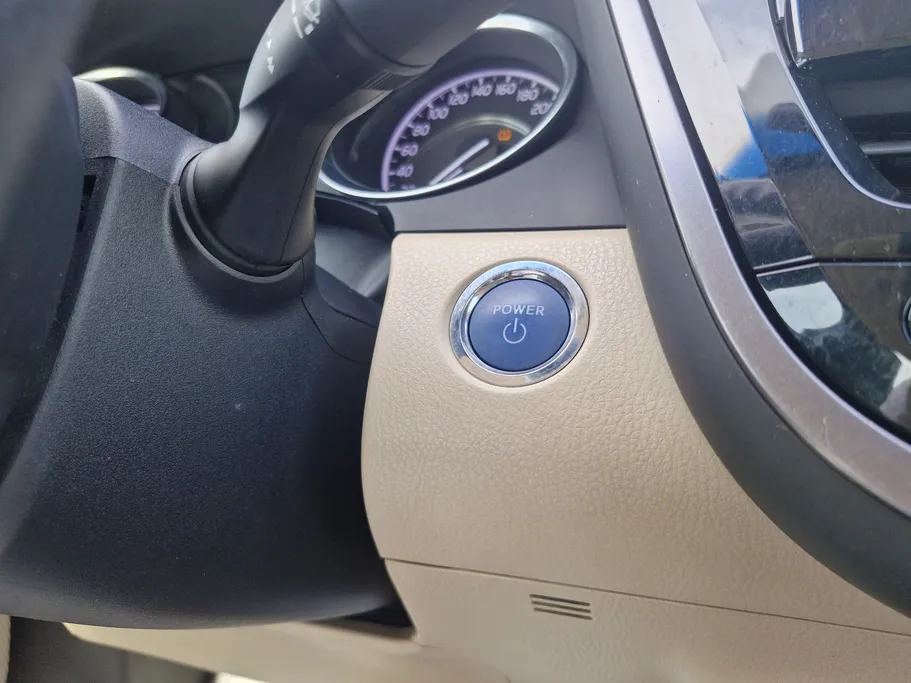 2022 Toyota Camry  LE HEV 