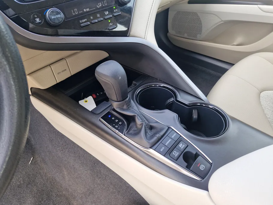 2022 Toyota Camry  LE HEV 