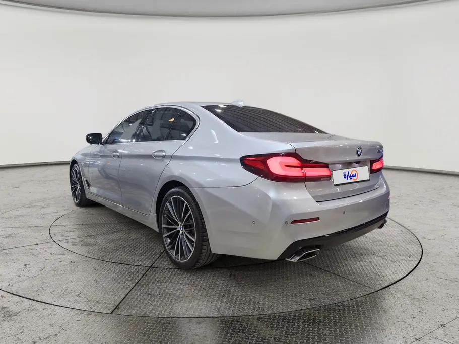 2021 BMW 5 Series 520i 