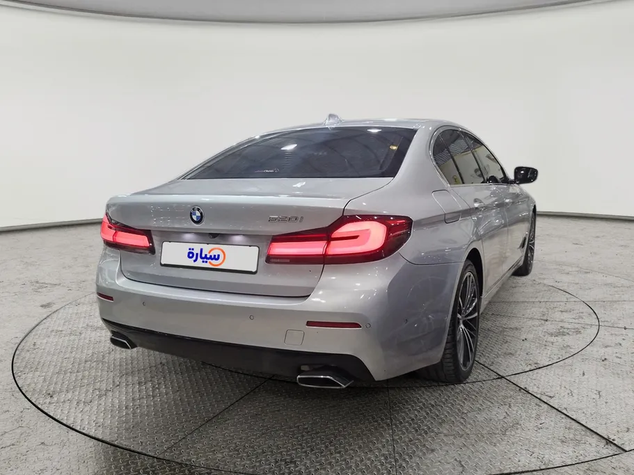 2021 BMW 5 Series 520i 
