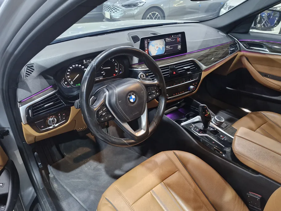 2021 BMW 5 Series 520i 