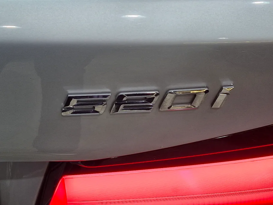2021 BMW 5 Series 520i 