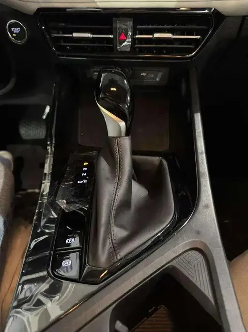 ام جي 5 ديلوكس الشكل الجديد 2025 