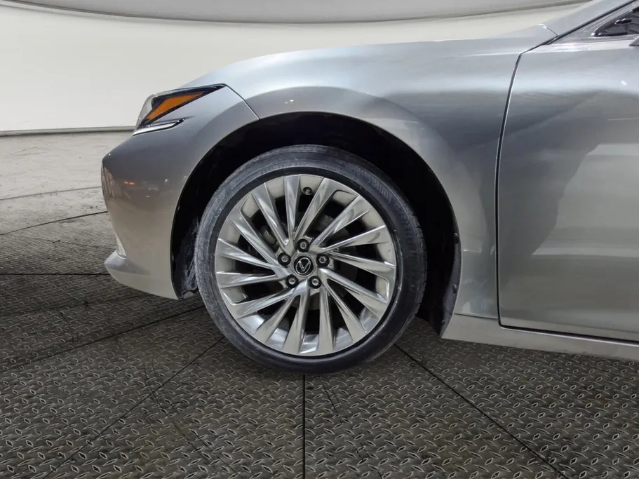 لكزس ES 300 H 2024 