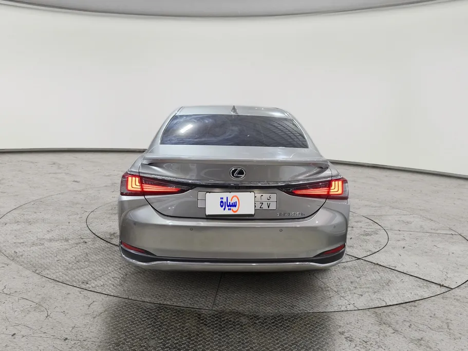 لكزس ES 300 H 2024 