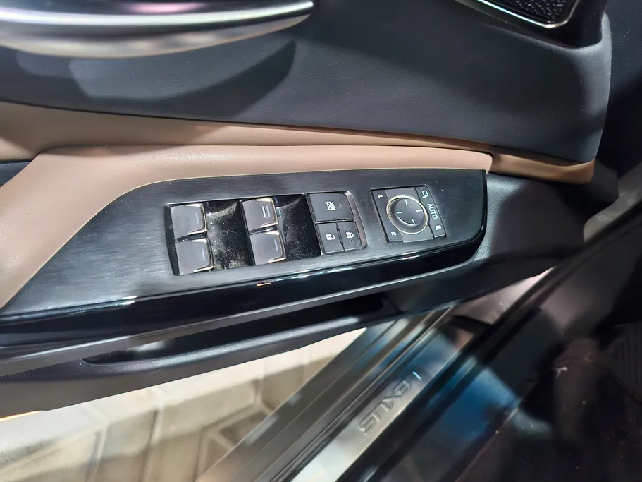 لكزس ES 300 H 2024 