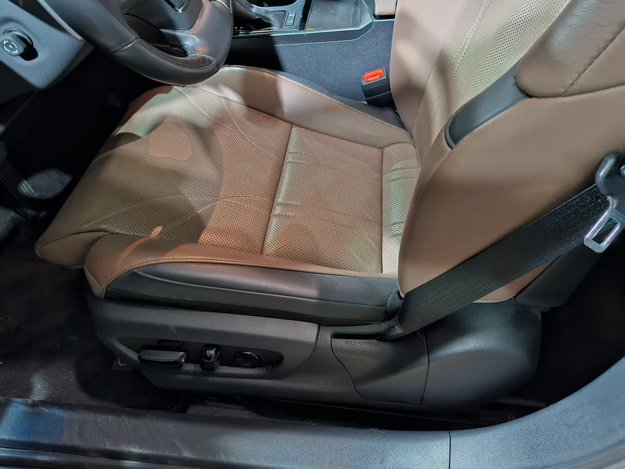 لكزس ES 300 H 2024 