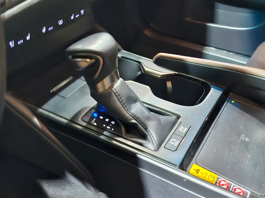 لكزس ES 300 H 2024 