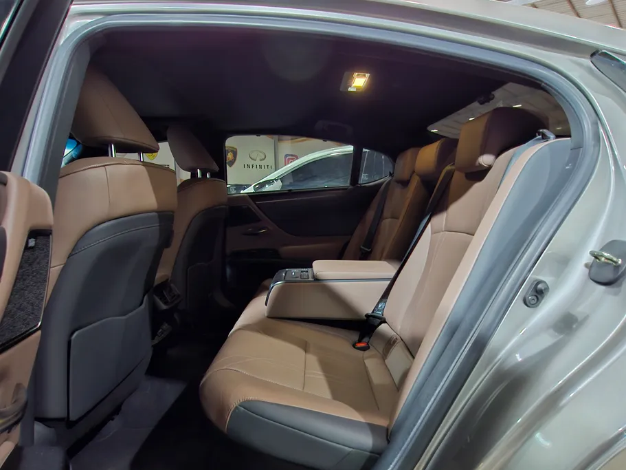 لكزس ES 300 H 2024 