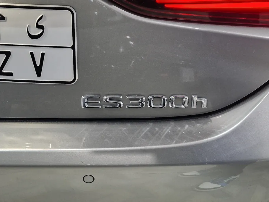 لكزس ES 300 H 2024 