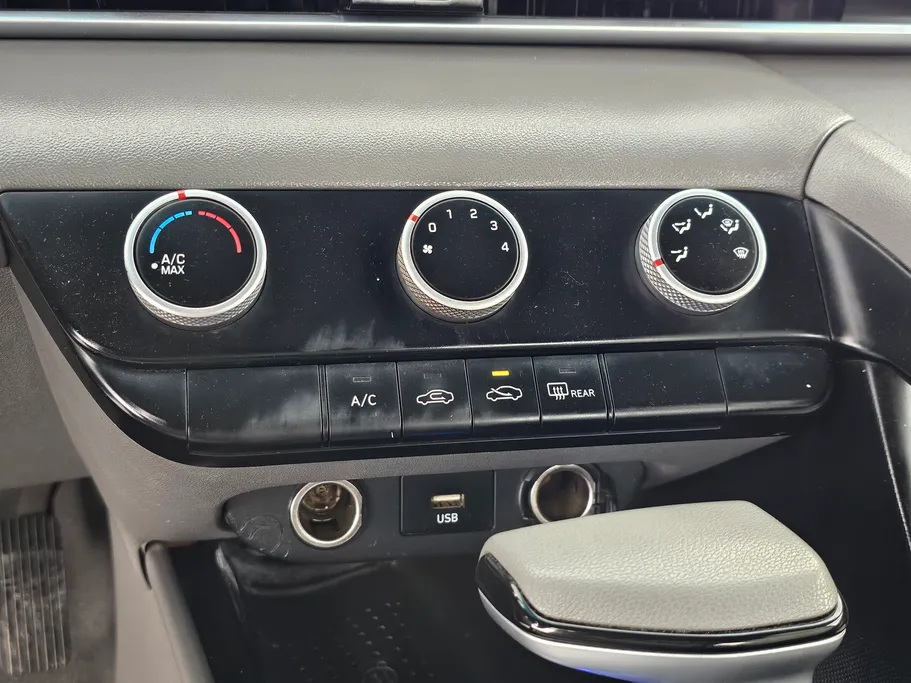 2022 Hyundai Elantra Smart 