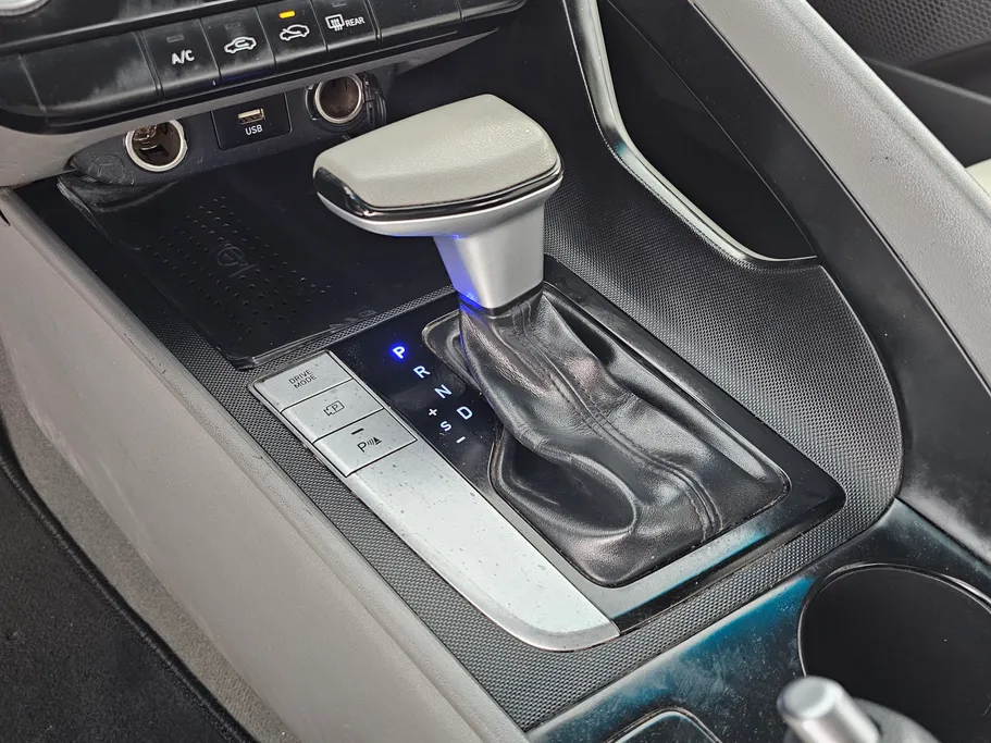 2022 Hyundai Elantra Smart 