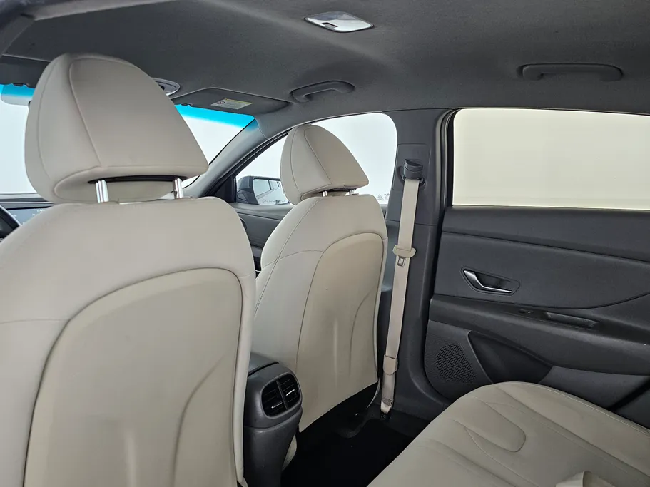 2022 Hyundai Elantra Smart 