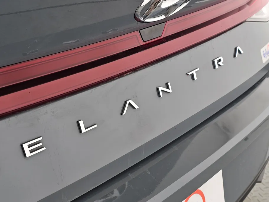 2022 Hyundai Elantra Smart 
