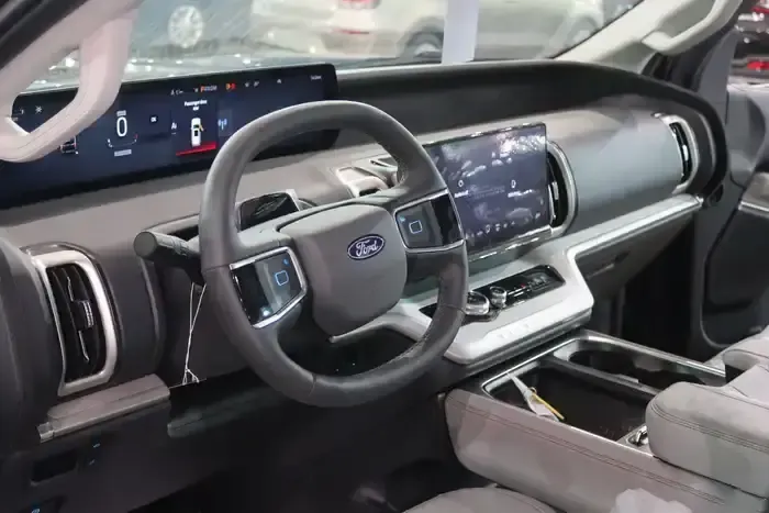 2025 Ford Expedition Active Touring 