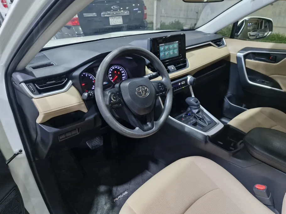 2022 Toyota RAV4 LE 