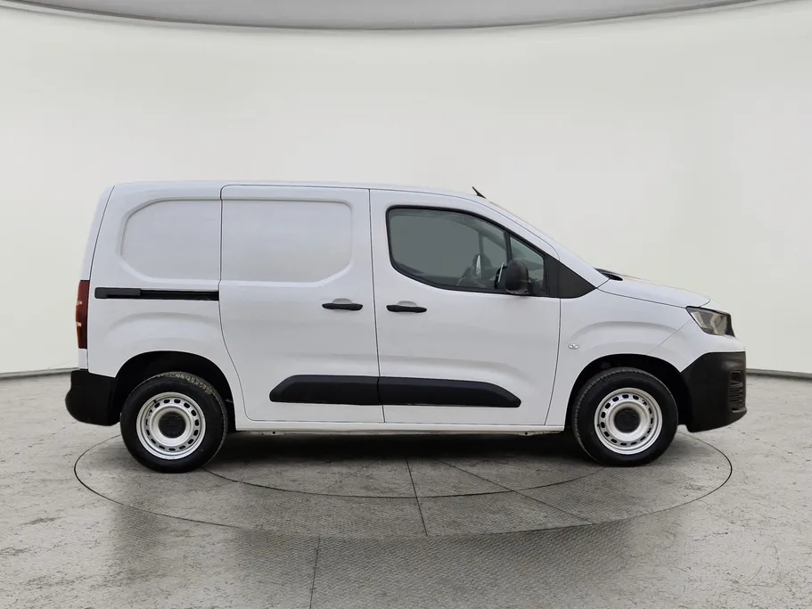 2023 Peugeot Partner Short van 