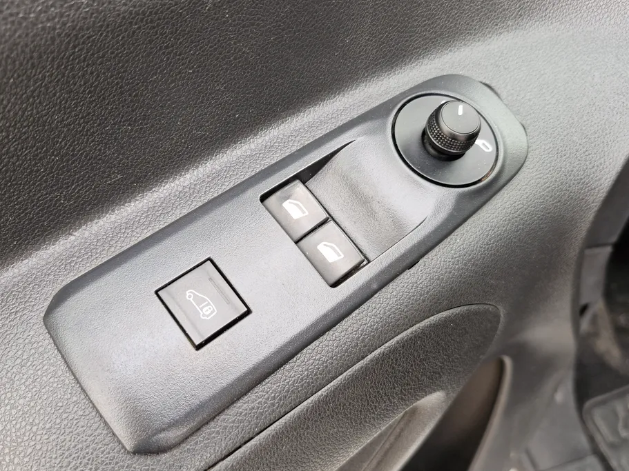 2023 Peugeot Partner Short van 