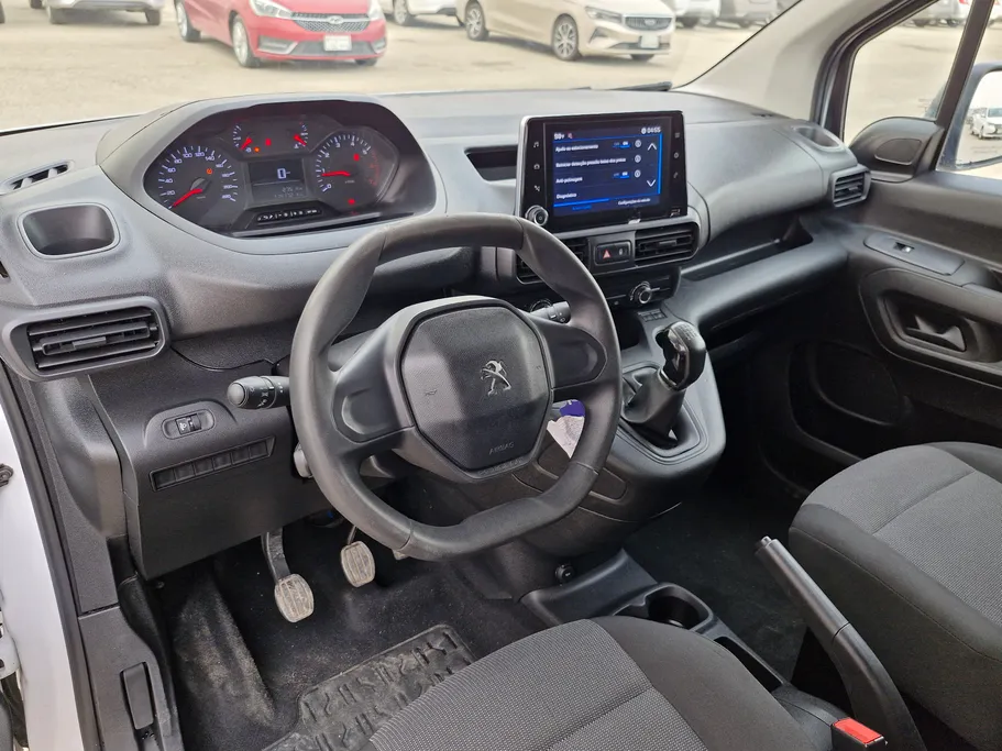 2023 Peugeot Partner Short van 