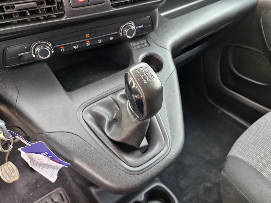 2023 Peugeot Partner Short van 