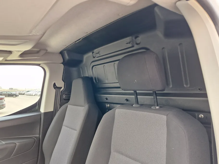 2023 Peugeot Partner Short van 