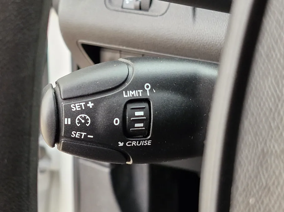 2023 Peugeot Partner Short van 