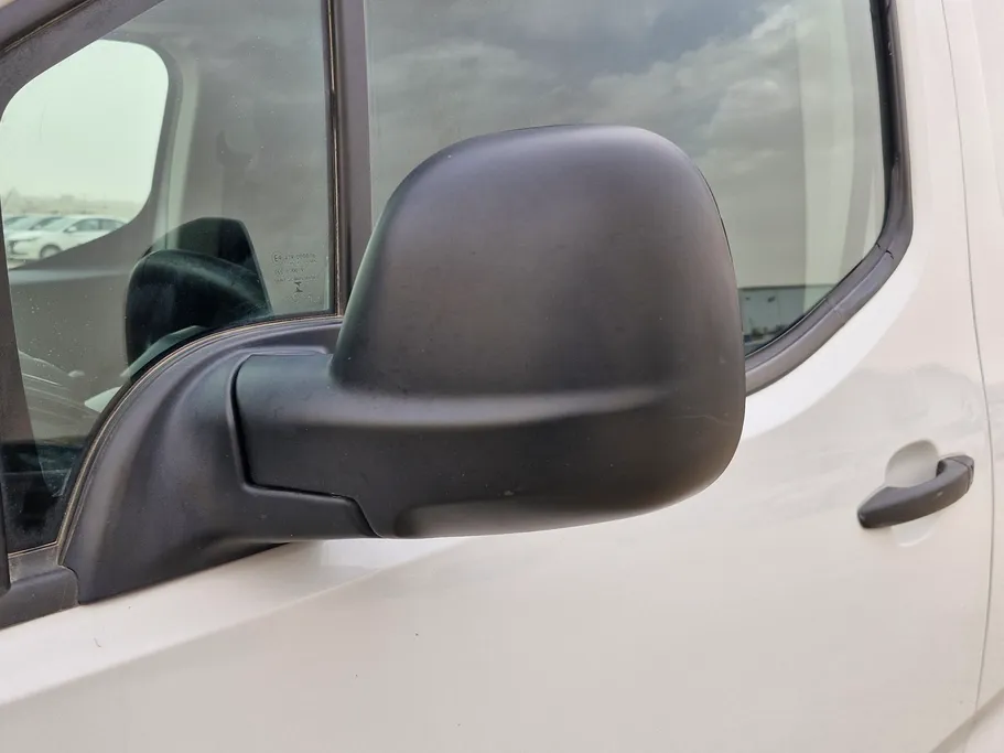 2023 Peugeot Partner Short van 