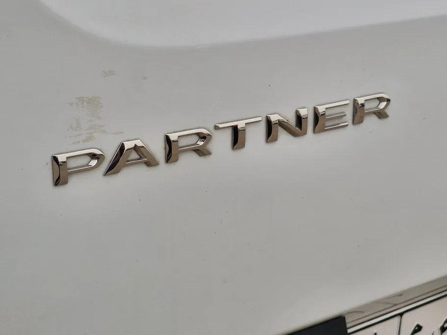 2023 Peugeot Partner Short van 