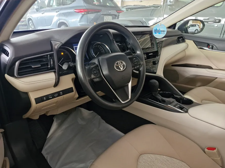 تويوتا كامري LE HEV 2023 