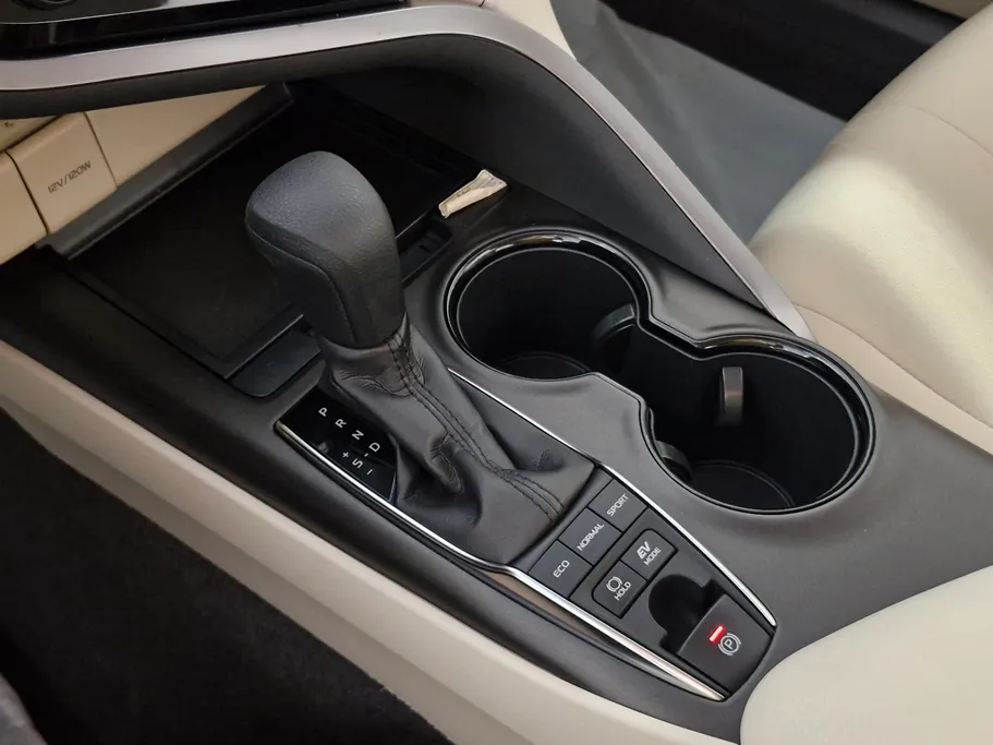 تويوتا كامري LE HEV 2023 