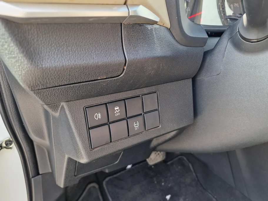 2023 Toyota Yaris  Y 