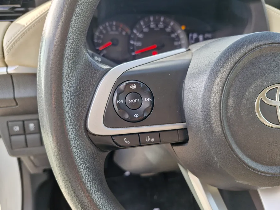 2023 Toyota Yaris  Y 