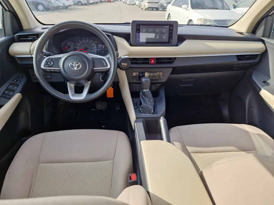 2023 Toyota Yaris  Y 