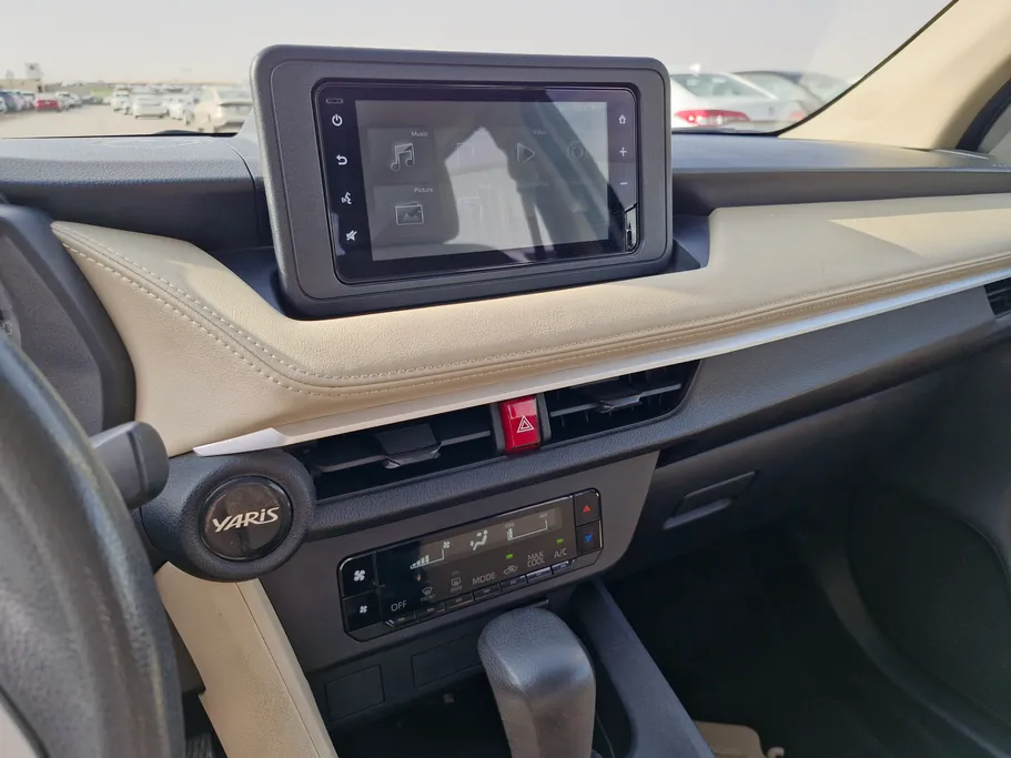 2023 Toyota Yaris  Y 