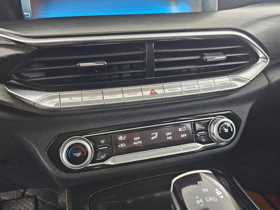 2023 FAW Bestune T77  