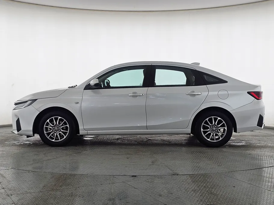 2023 Toyota Yaris  Y 