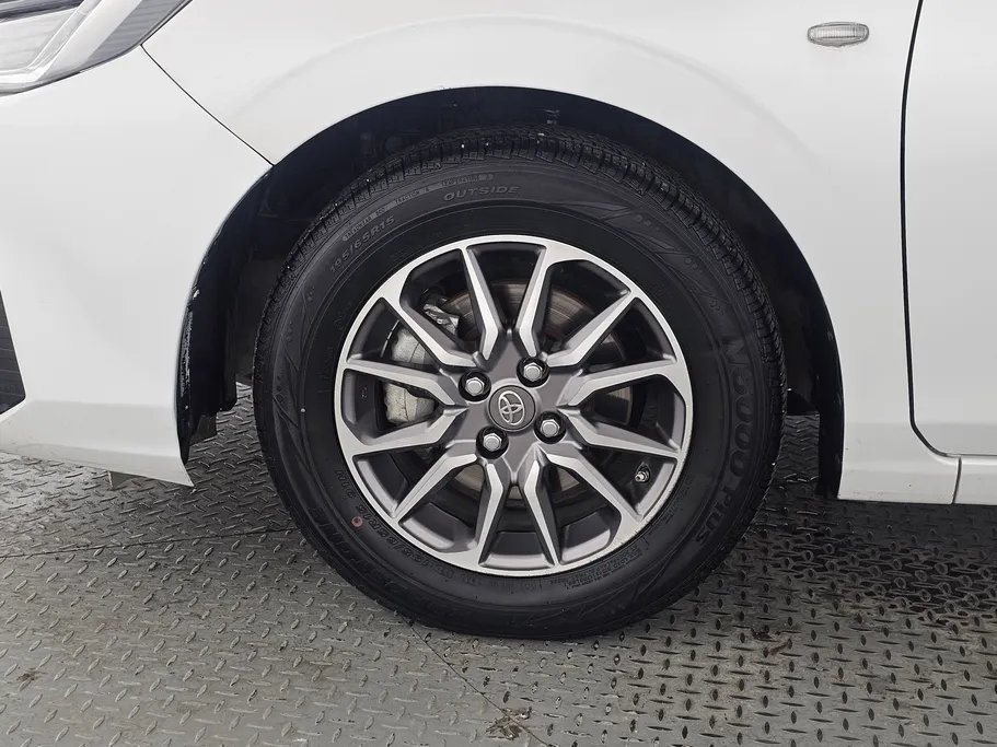 2023 Toyota Yaris  Y 