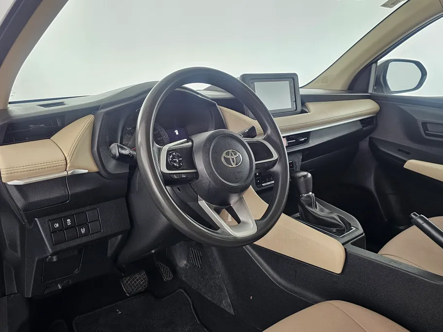 2023 Toyota Yaris  Y 