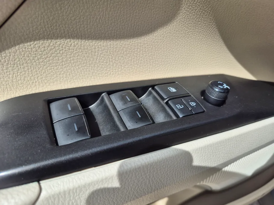 تويوتا كامري LE 2021 