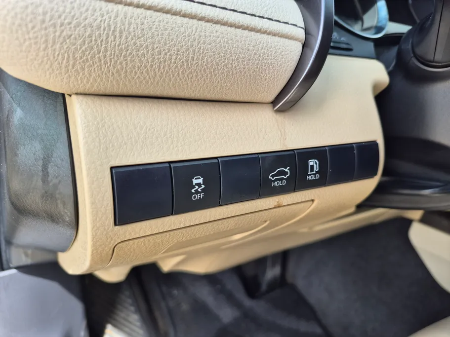 تويوتا كامري LE 2021 