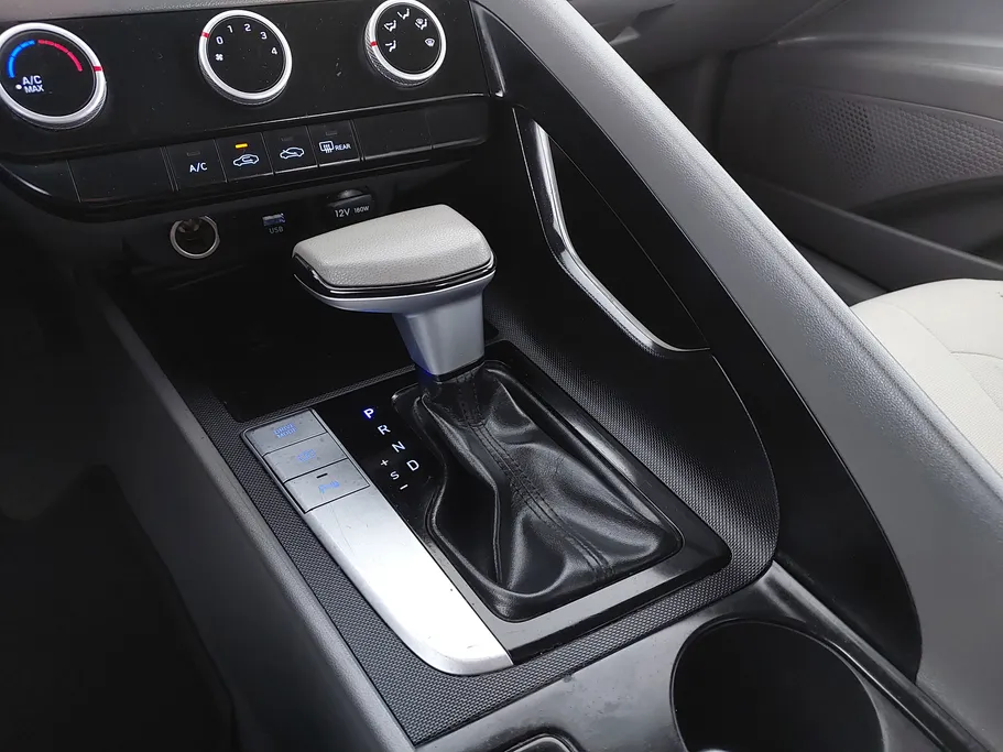 2023 Hyundai Elantra Smart 