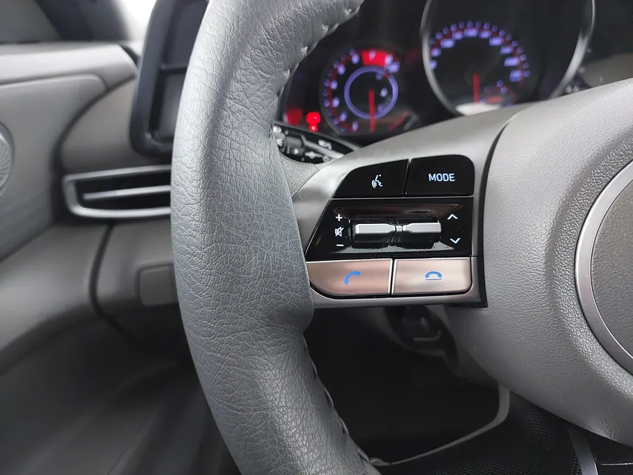 2023 Hyundai Elantra Smart 