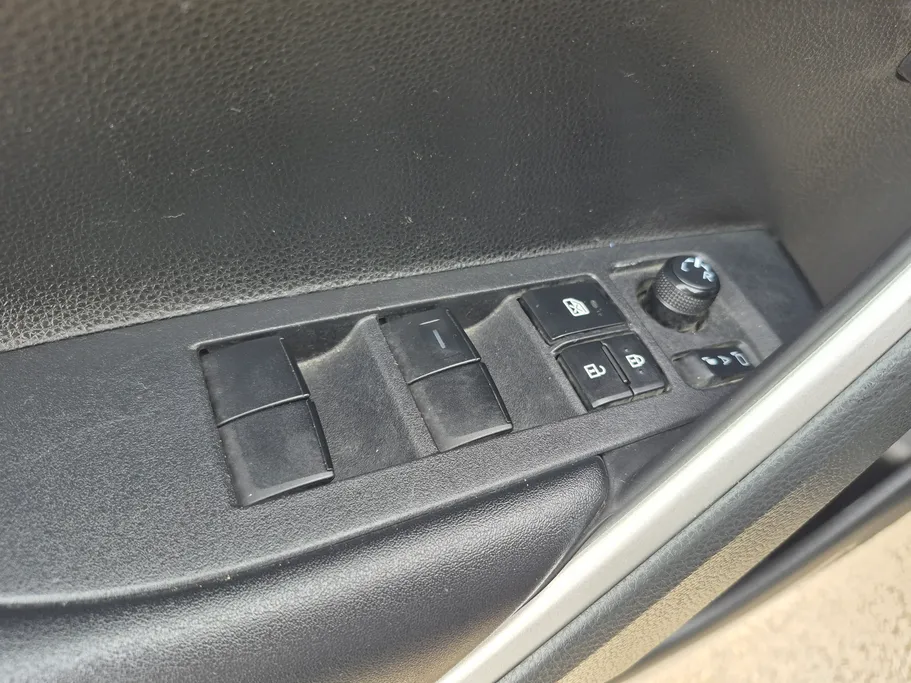 تويوتا كورولا كروس LE HEV 2024 