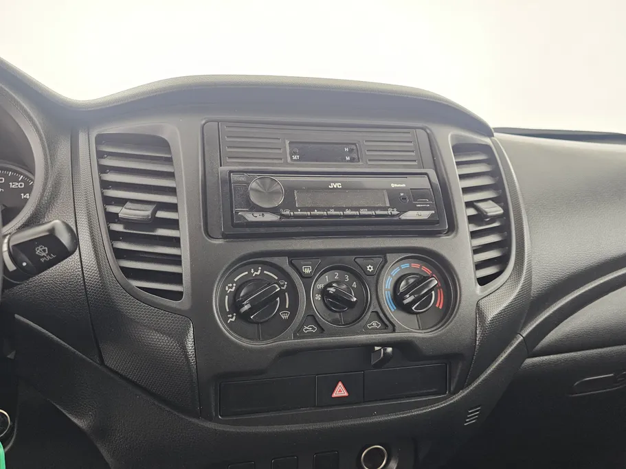 2023 Mitsubishi L200 DC 4x2 