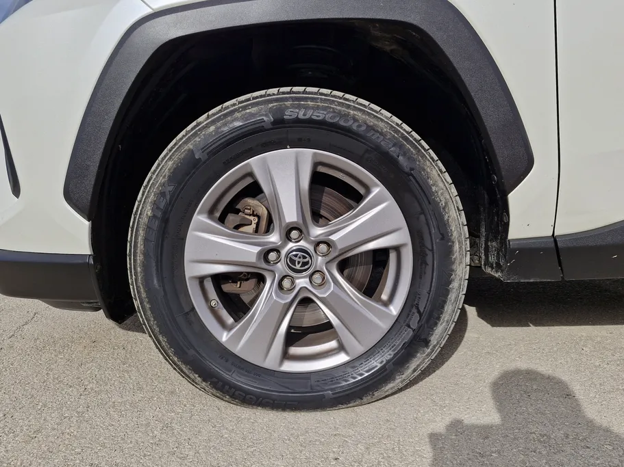 تويوتا راف فور LE 2022 